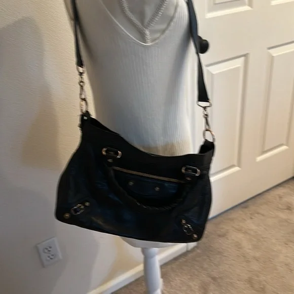Balenciaga Black Shoulder Bag with Distressed Leather - Picture 8 of 9
